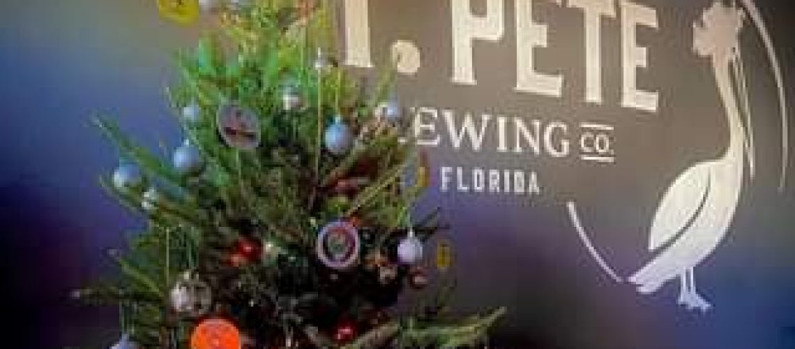 🎄Happy Christmas Eve St Pete🎄 🎅Brewery is open today from 12-6pm 🎅We are running
